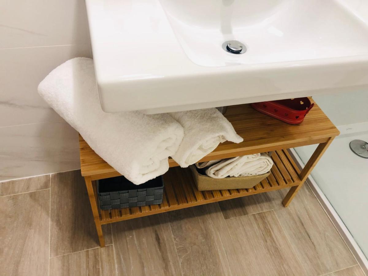 Habitacion Con Bano Privado Bilbao Bagian luar foto